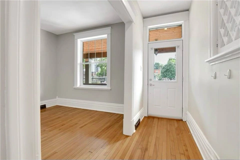 Lower apartment entry